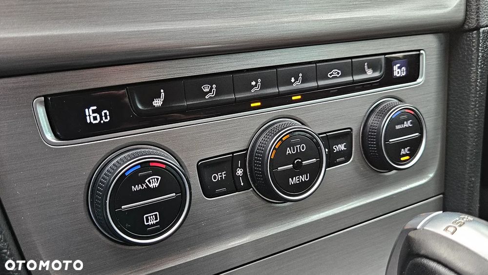 Volkswagen Golf - 34