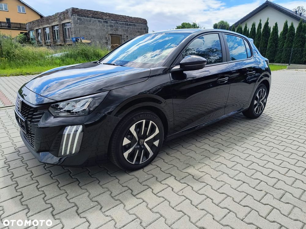 Peugeot 208 - 8
