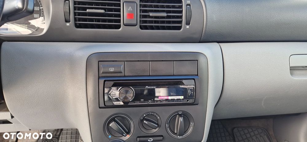 Skoda Octavia 1.6 LX - 11