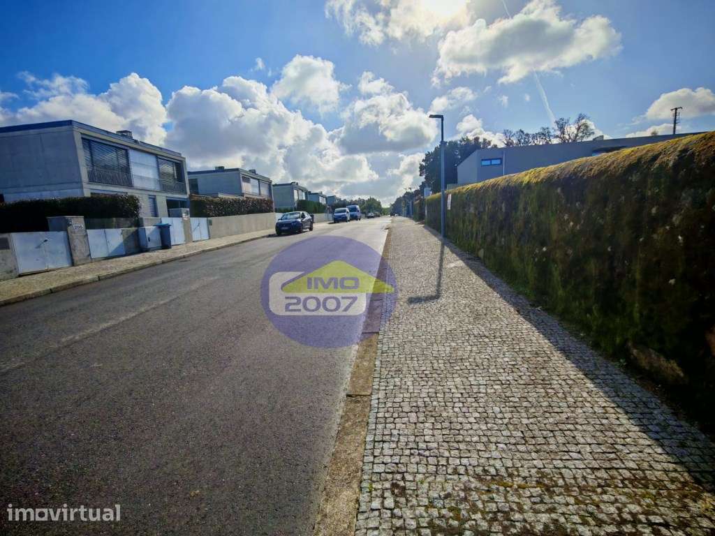 Terreno com projeto para 2 moradias - Grande imagem: 2/10
