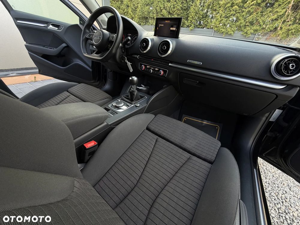 Audi A3 Sportback 2.0 TDI Ambiente - 15