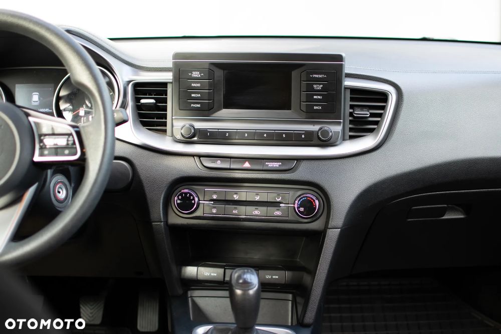 Kia Ceed - 11