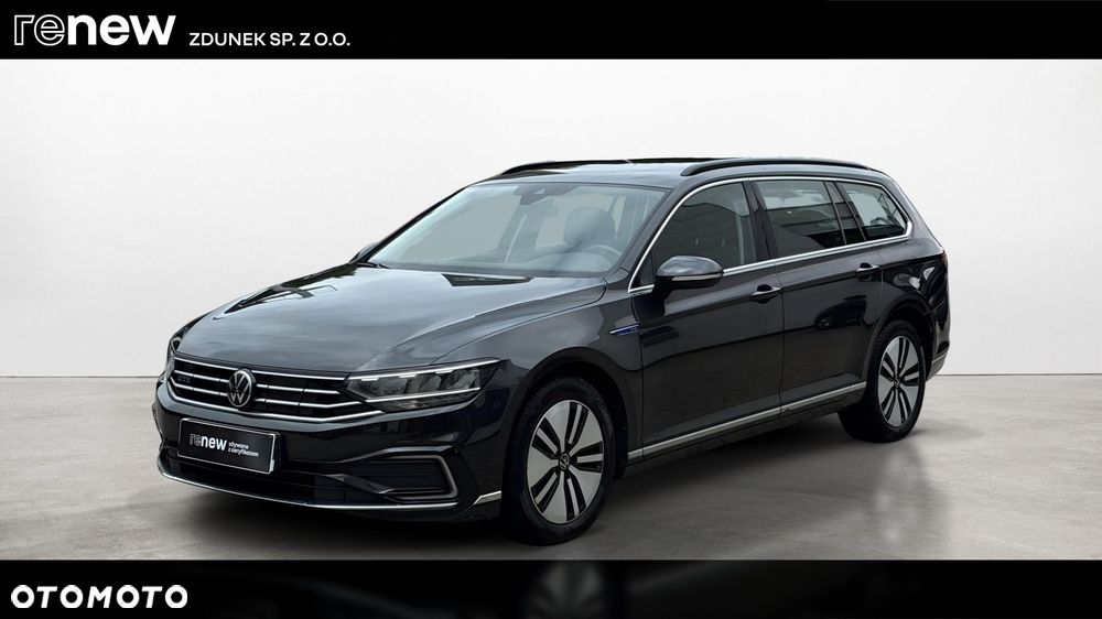 Volkswagen Passat - 1