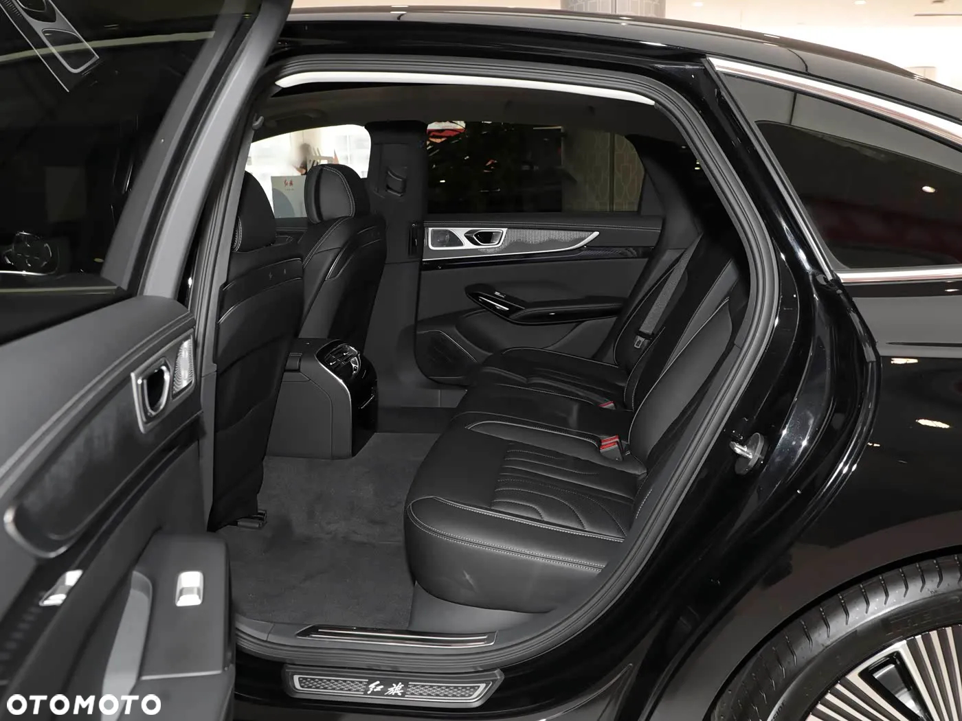 Hongqi H9 Standard - 24