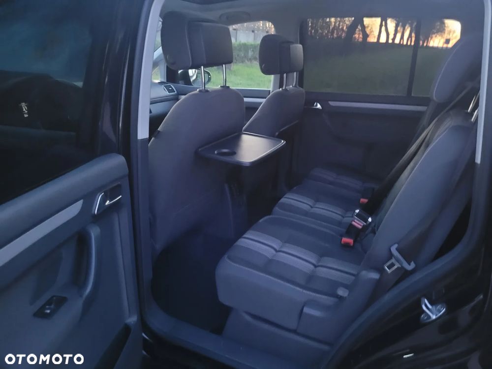 Volkswagen Touran 2.0 TDI DPF MATCH - 9