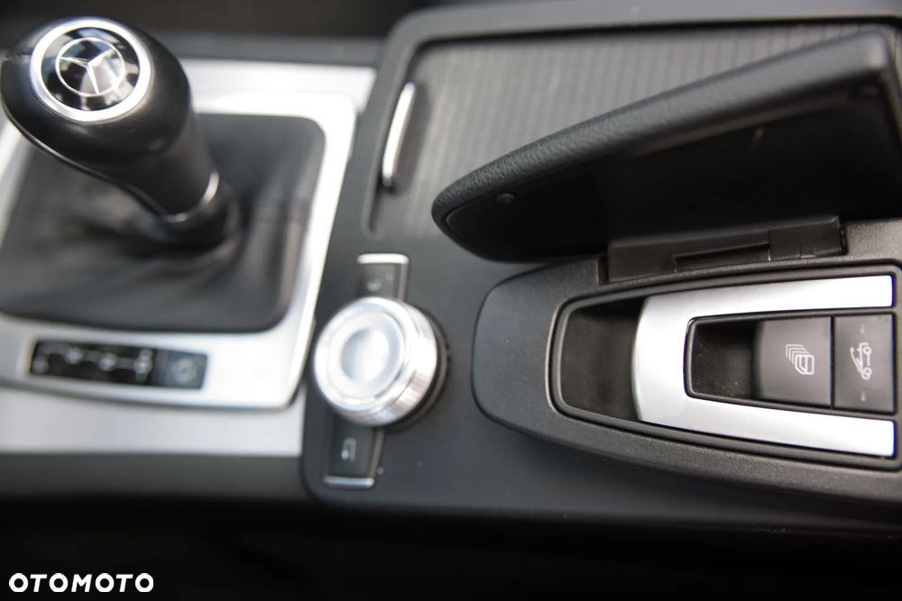 Mercedes-Benz Klasa E 200 CGI BlueEFFICIENCY Automatik Elegance - 23