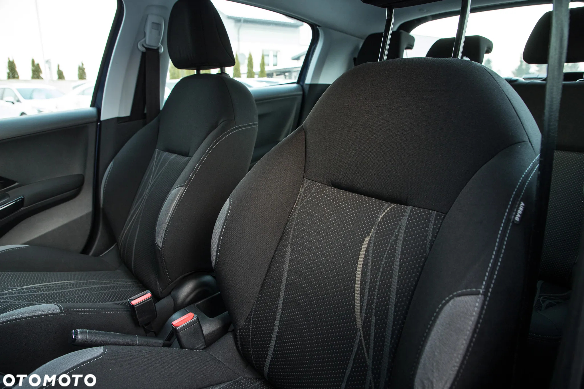 Peugeot 208 - 16