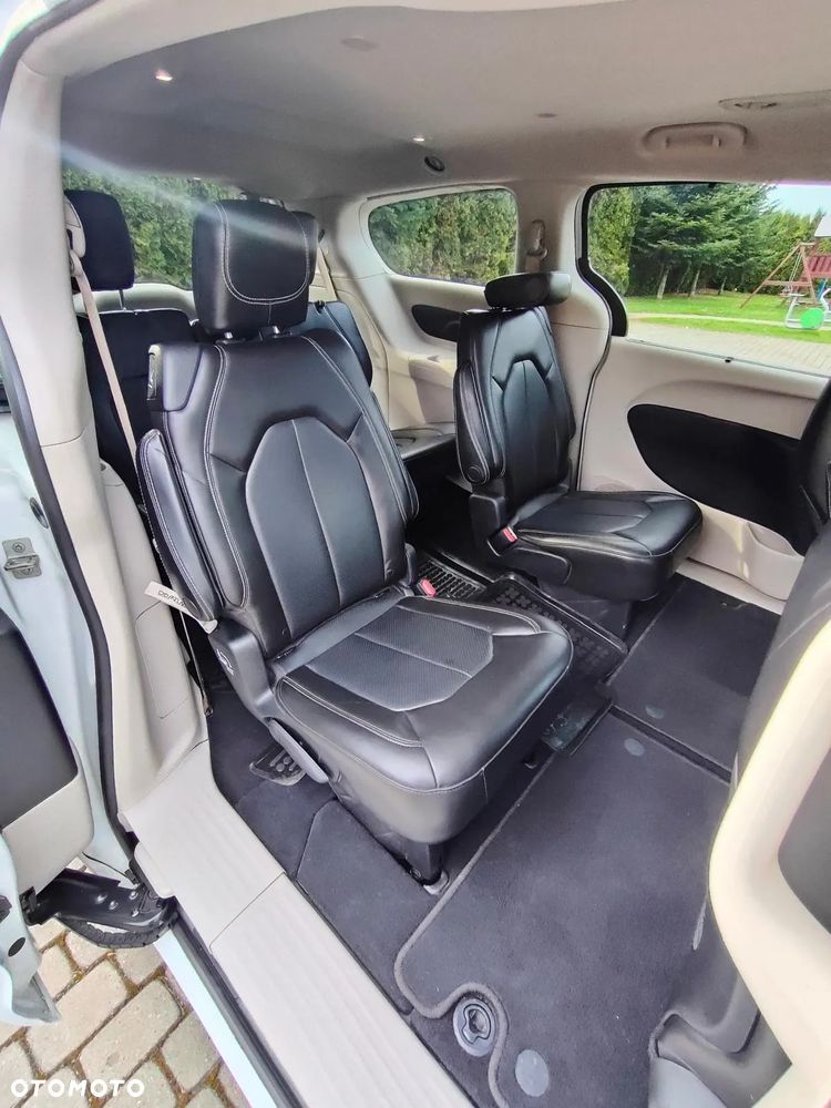 Chrysler Pacifica - 13