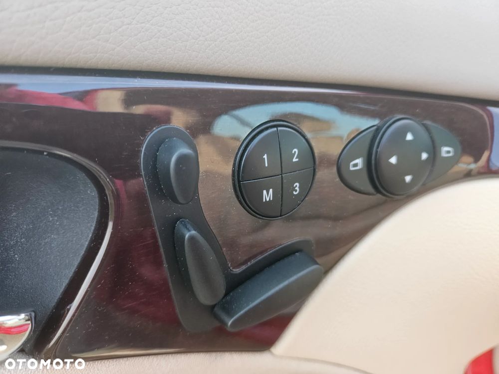 Mercedes-Benz Klasa E 320 Classic - 27