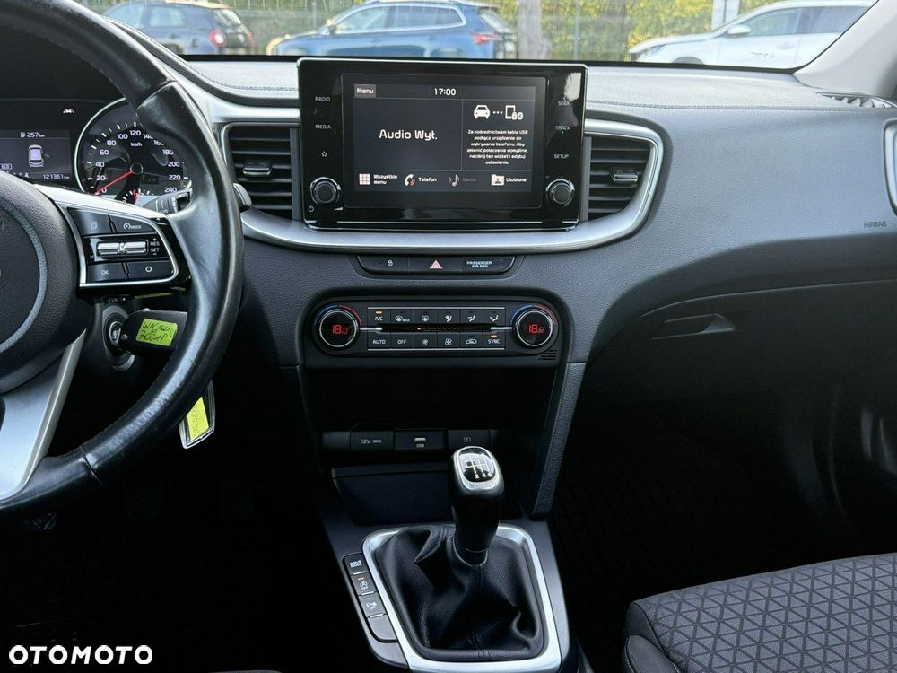 Kia Ceed - 22