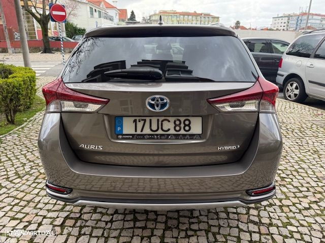 Toyota Auris Touring Sports 1.8 HSD Freestyle - 4