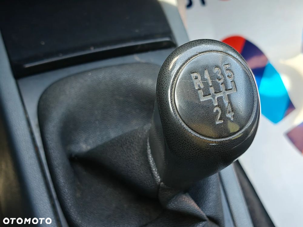 Skoda Fabia 1.2 HTP Sport - 25