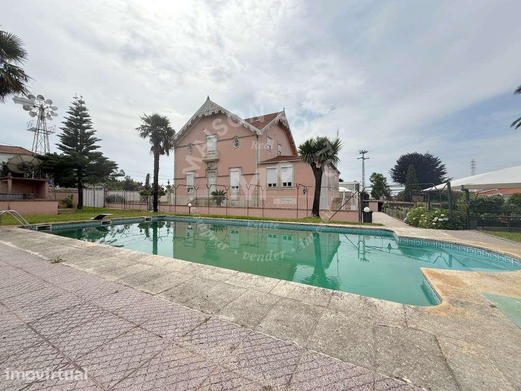 Moradia T4 do Sec. XIX (1896), com 3 Pisos, Jardim, Garagem, Anexos... - Grande imagem: 2/60
