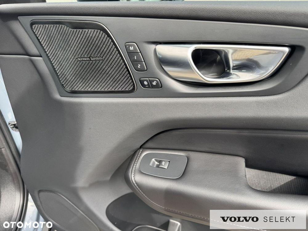 Volvo XC 60 B4 D AWD Plus Dark - 27