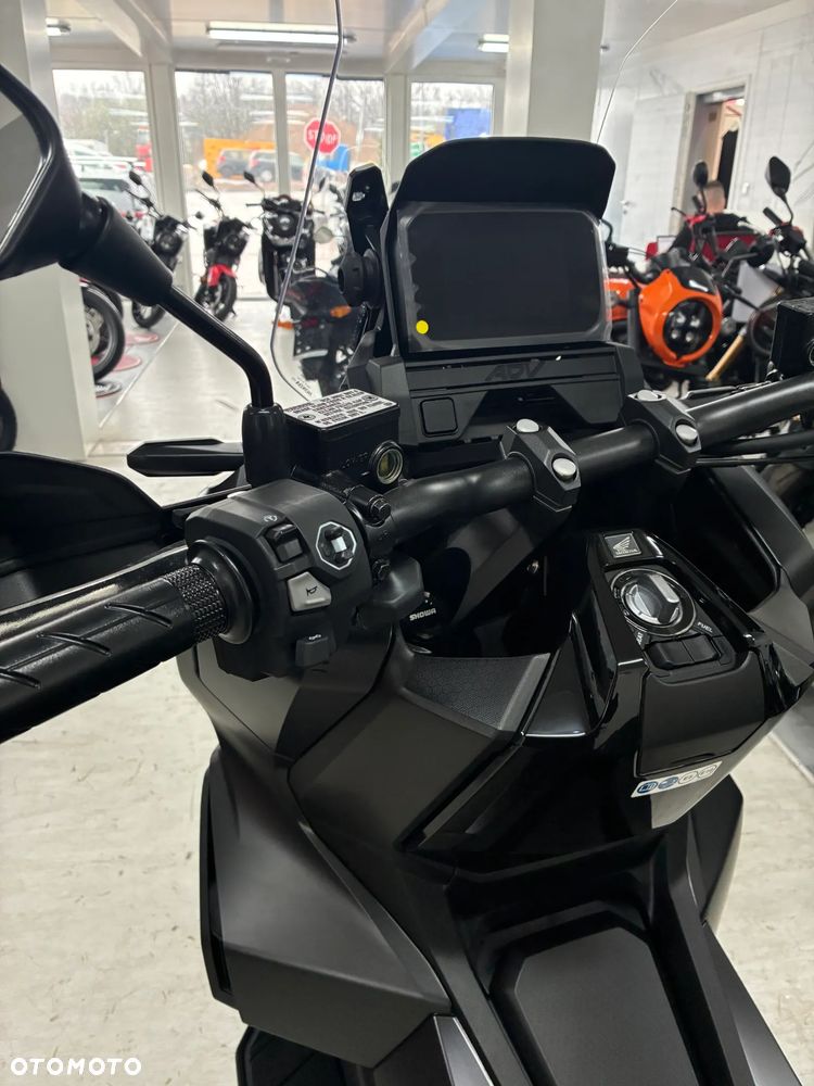 Honda ADV350 - 6