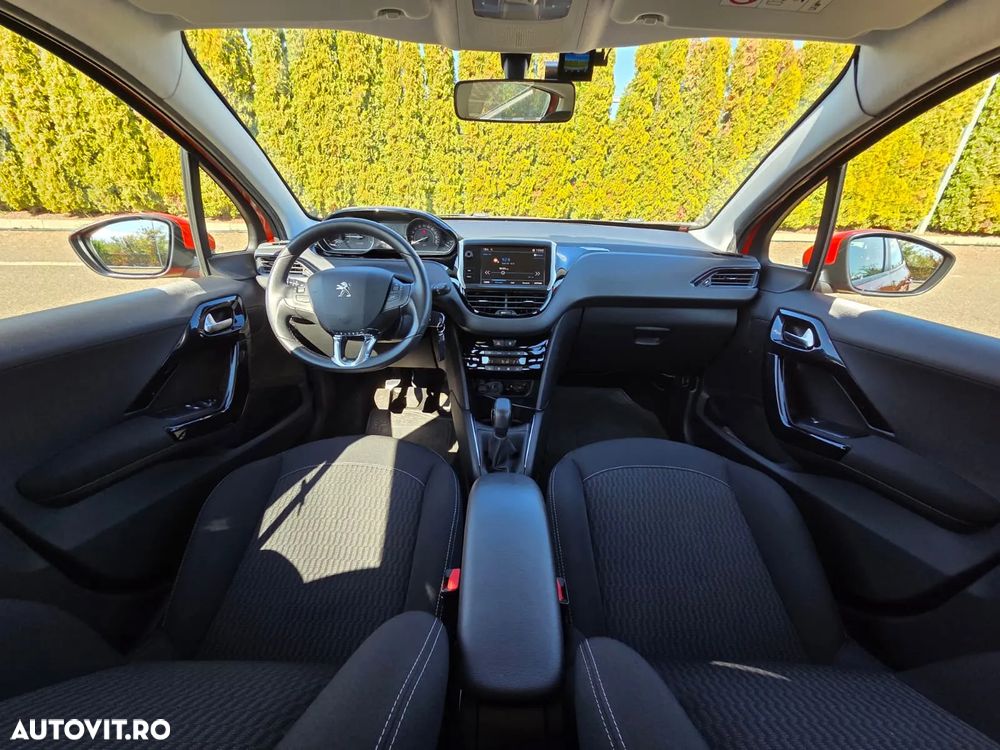 Peugeot 208 1.2 L PureTech Active - 8