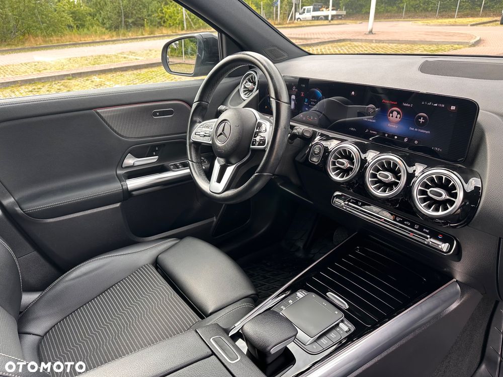 Mercedes-Benz GLA 200 d 4-Matic - 4