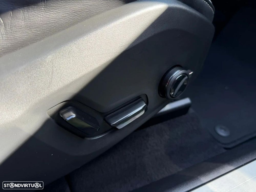 Volvo XC 60 2.0 T6 PHEV Black Edition - 25