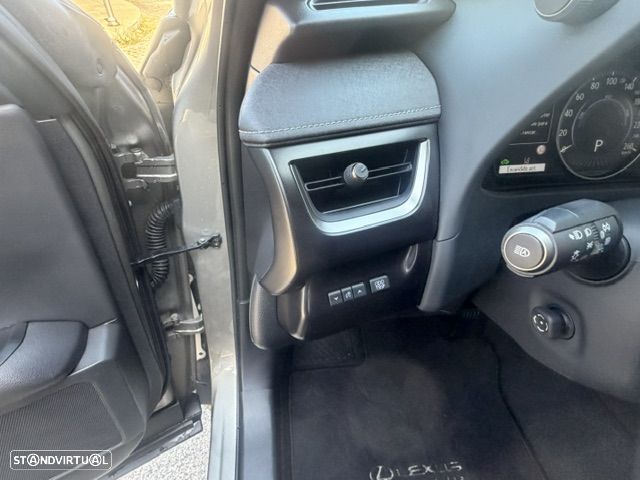 Lexus UX 250h - 35