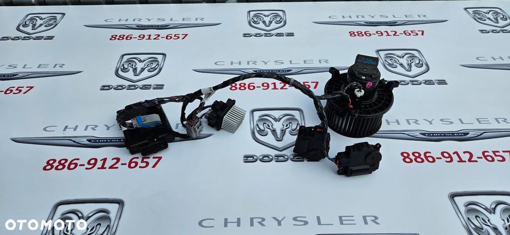 Chrysler Pacifica 2016- Wentylator nagrzewnicy tył Dmuchawa tylna AY272700-0284 Silniczki nagrzewnicy tylnej Moduł nagrzewnicy tył Sterownik klimatyzacji tył P68373079AB - 1