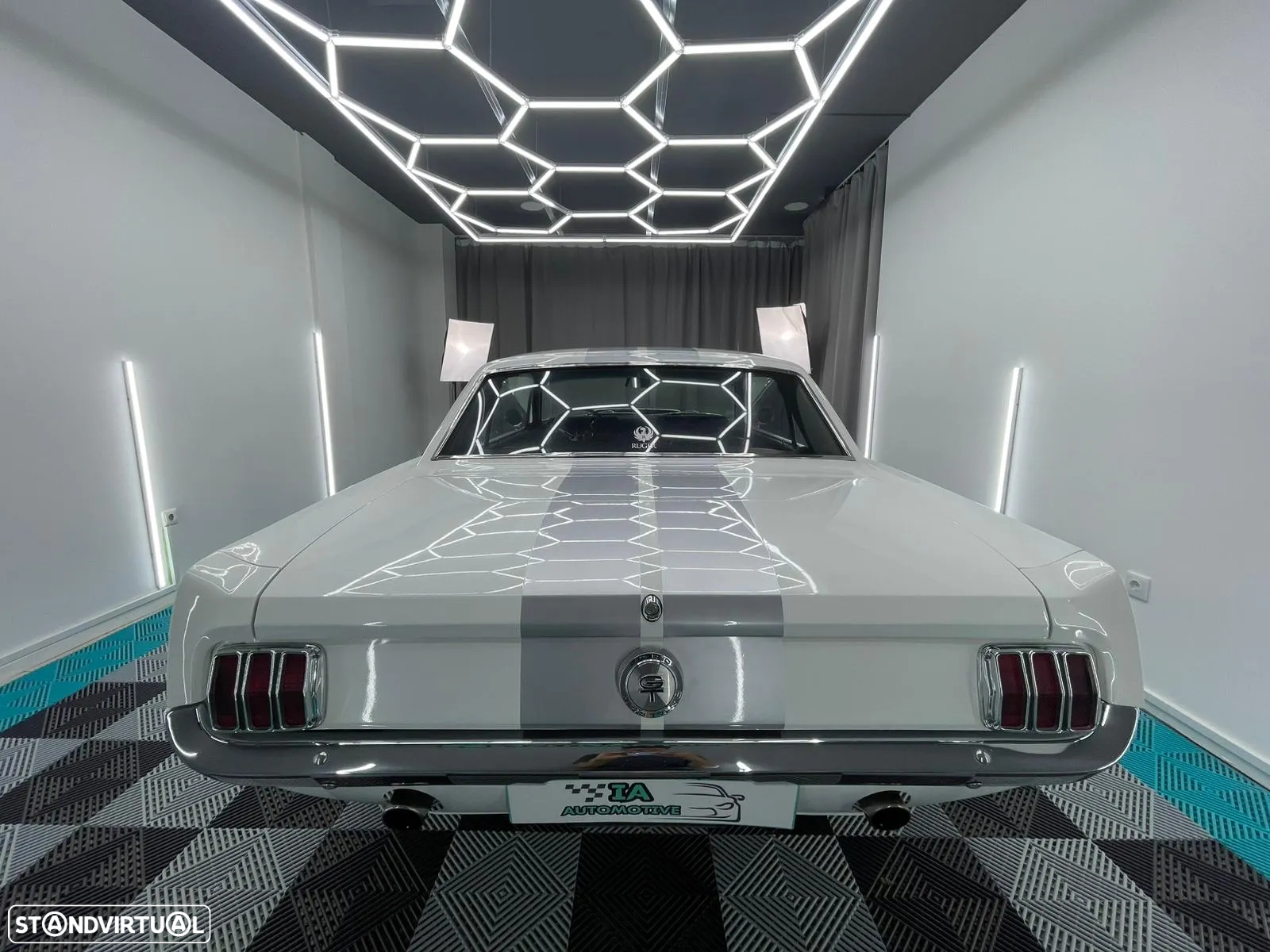 Ford Mustang - 10