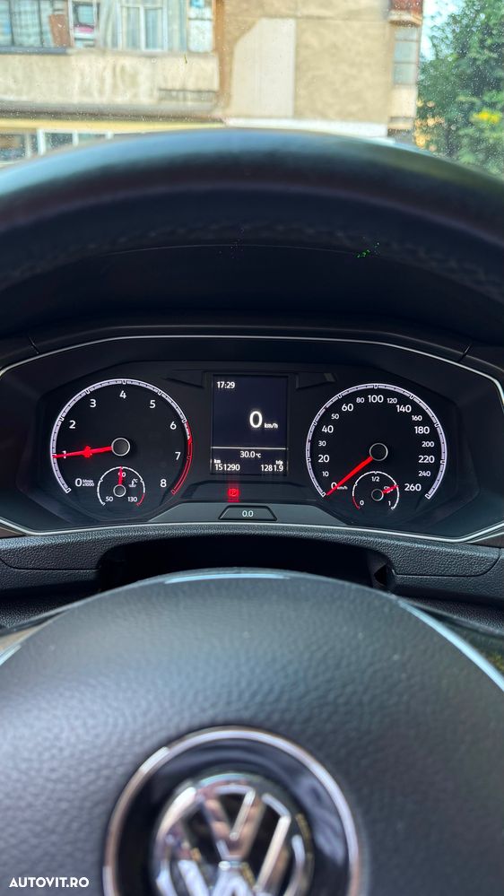 Volkswagen T-Roc 1.5 TSI Design - 6