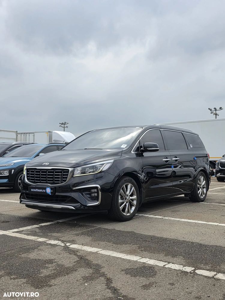 Kia Carnival - 2