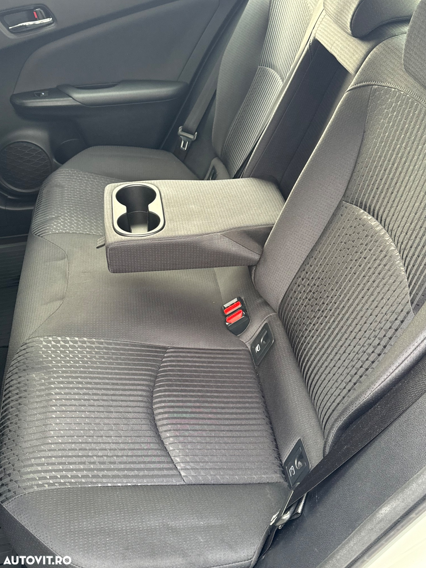 Toyota Prius (Hybrid) Life - 7