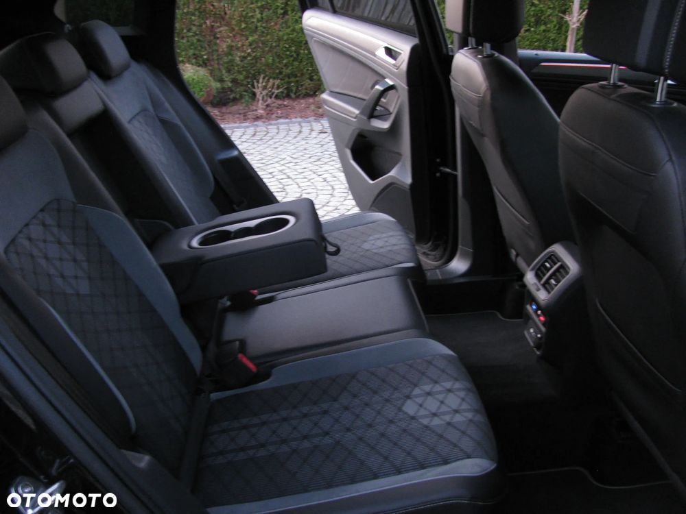 Volkswagen Tiguan 2.0 TDI SCR 4MotION DSG R-Line - 29