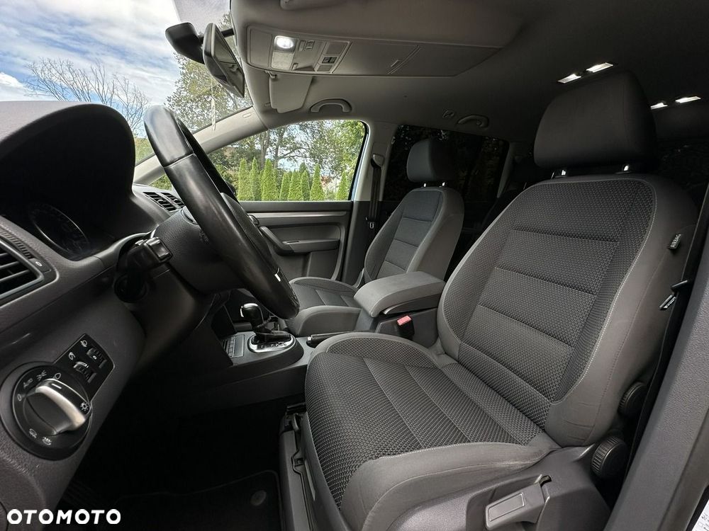 Volkswagen Touran - 9