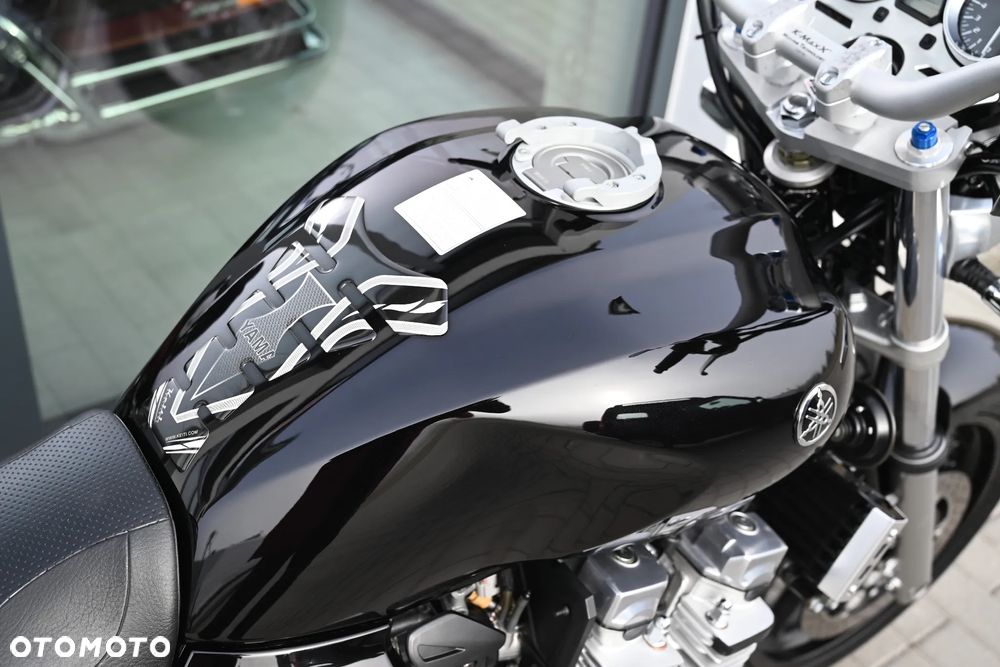 Yamaha XJR - 26