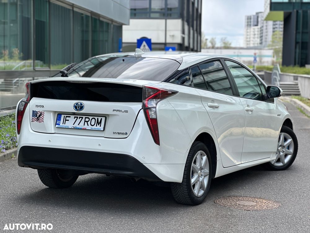 Toyota Prius 1.8 Dual VVT-i Sol+ - 3
