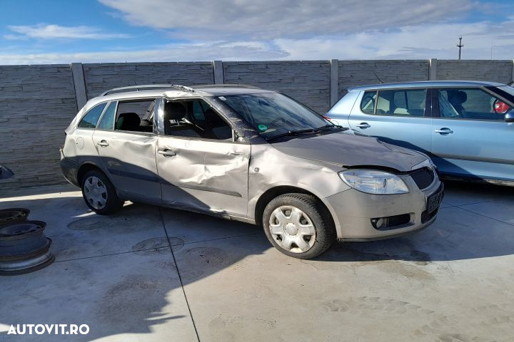 Radio cd 5J0035161A Skoda Fabia 5J [2007 - 2010] Combi wagon 5-usi 1. - 6
