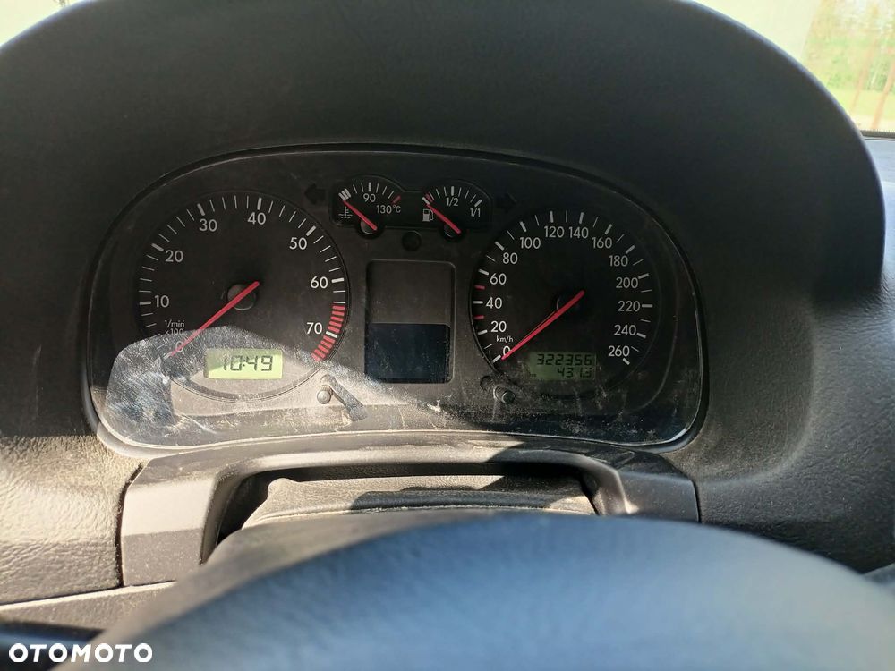 Volkswagen Golf - 6