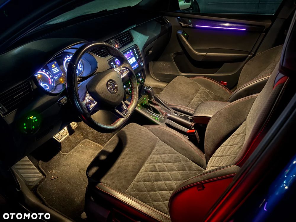 Skoda Octavia 2.0 TDI DSG RS - 32