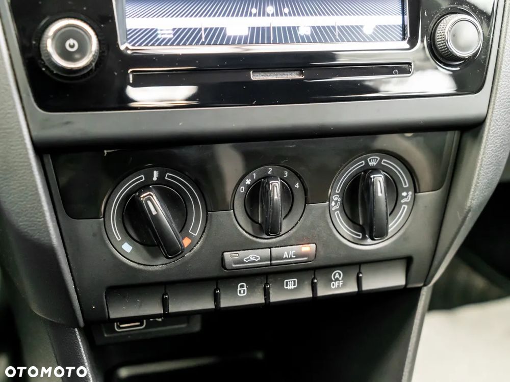 Skoda RAPID 1.0 TSI Ambition - 17