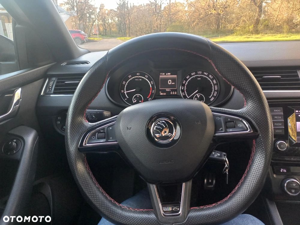 Skoda Octavia 2.0 TSI RS - 10