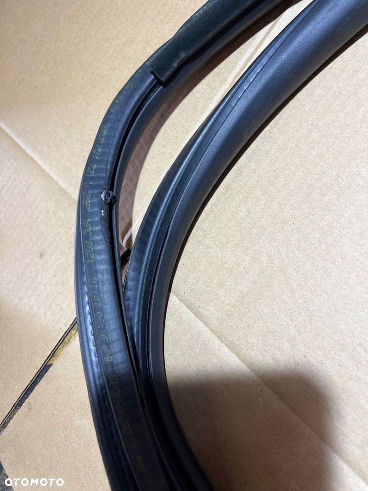 AUDI A3 8P 3D SLINE USZCZELKA DRZWI LEWE PRZEDNIE LEWY PRZÓD 8P3831721J - 5