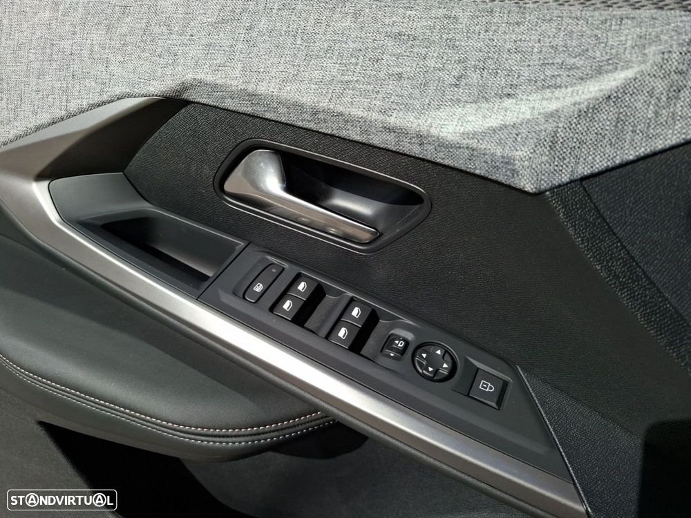 Peugeot 5008 1.2 Hybrid Allure e-DCS6 — fotografia 23