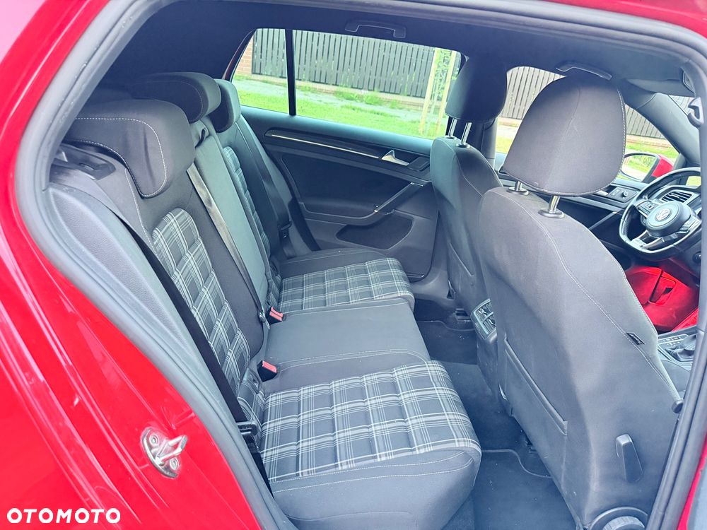 Volkswagen Golf - 26