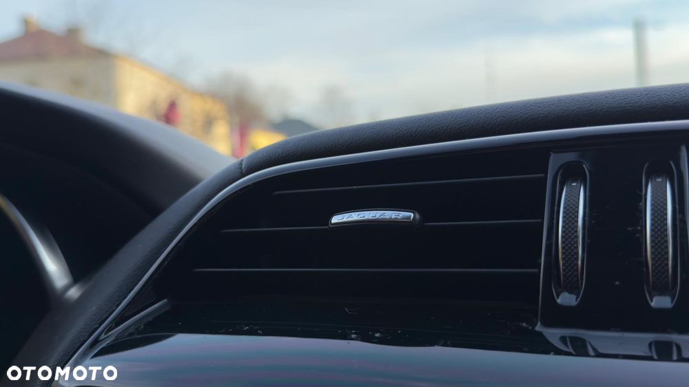Jaguar F-Pace 2.0 i4P AWD R-Sport - 21