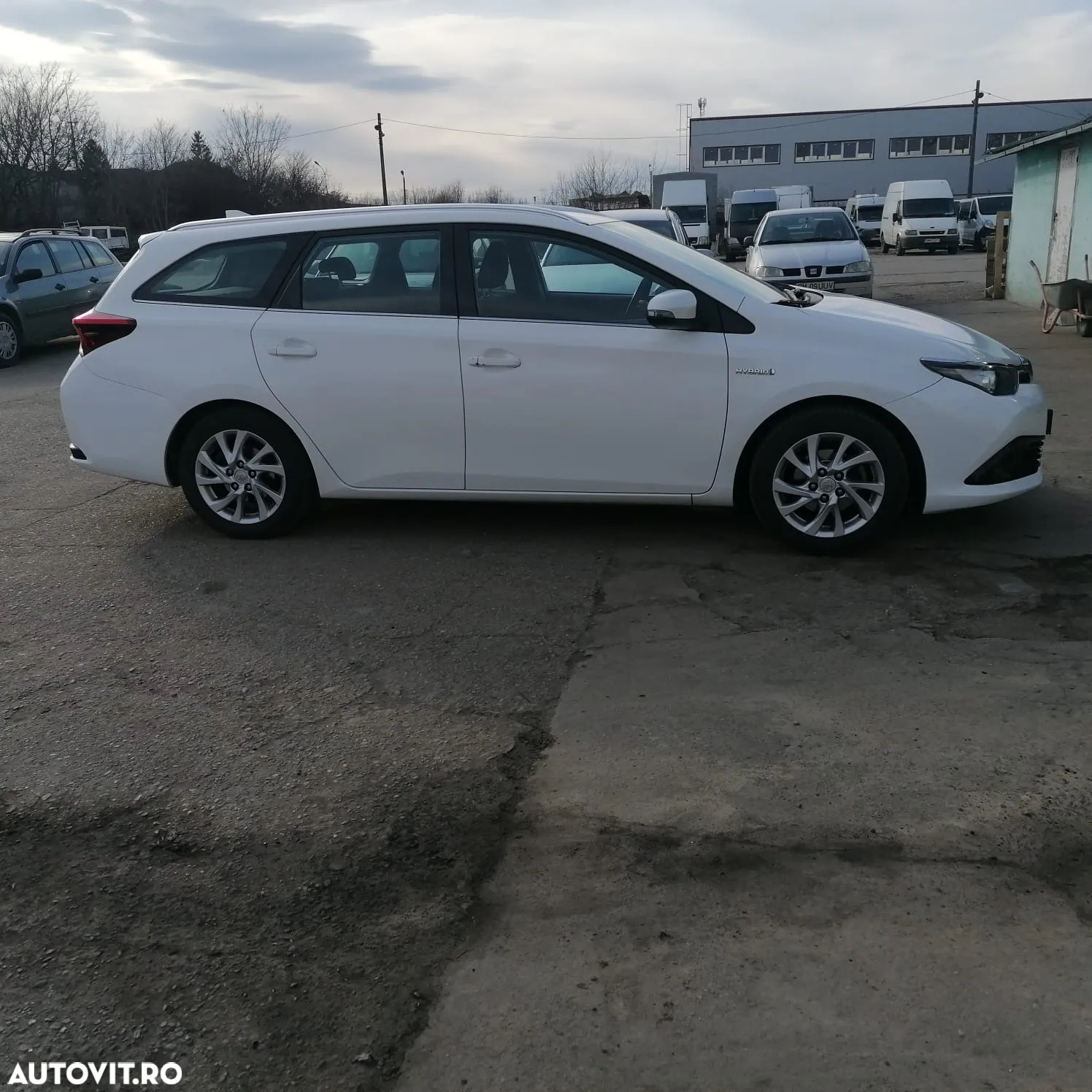 Toyota Auris 1.8 L VVT-i Hybrid Luna - 4