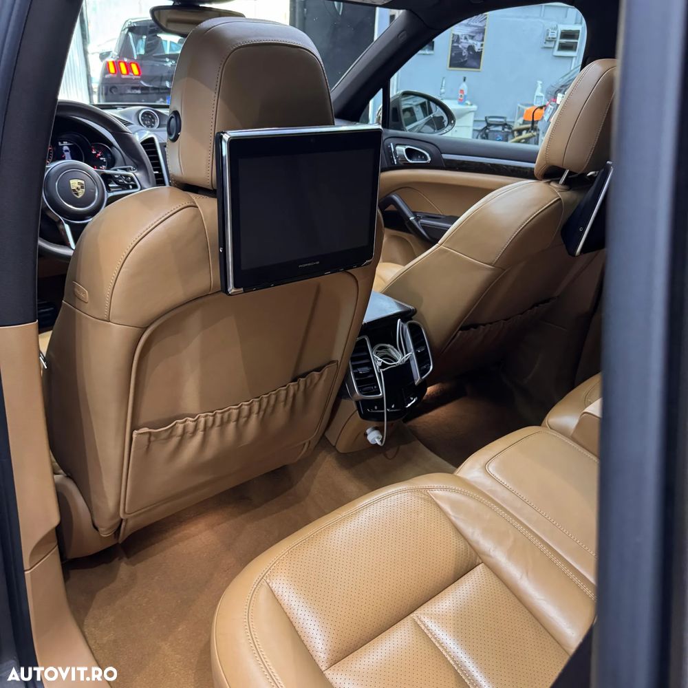 Porsche Cayenne - 16