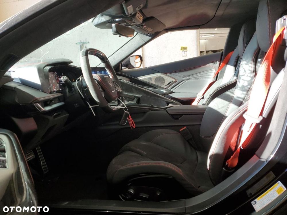 Chevrolet Corvette - 8