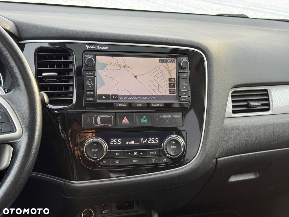 Mitsubishi Outlander 2.0 4WD Top - 11