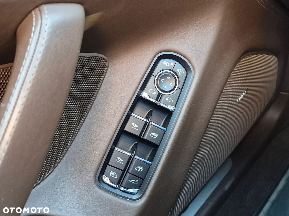Porsche Panamera 4 Edition - 25