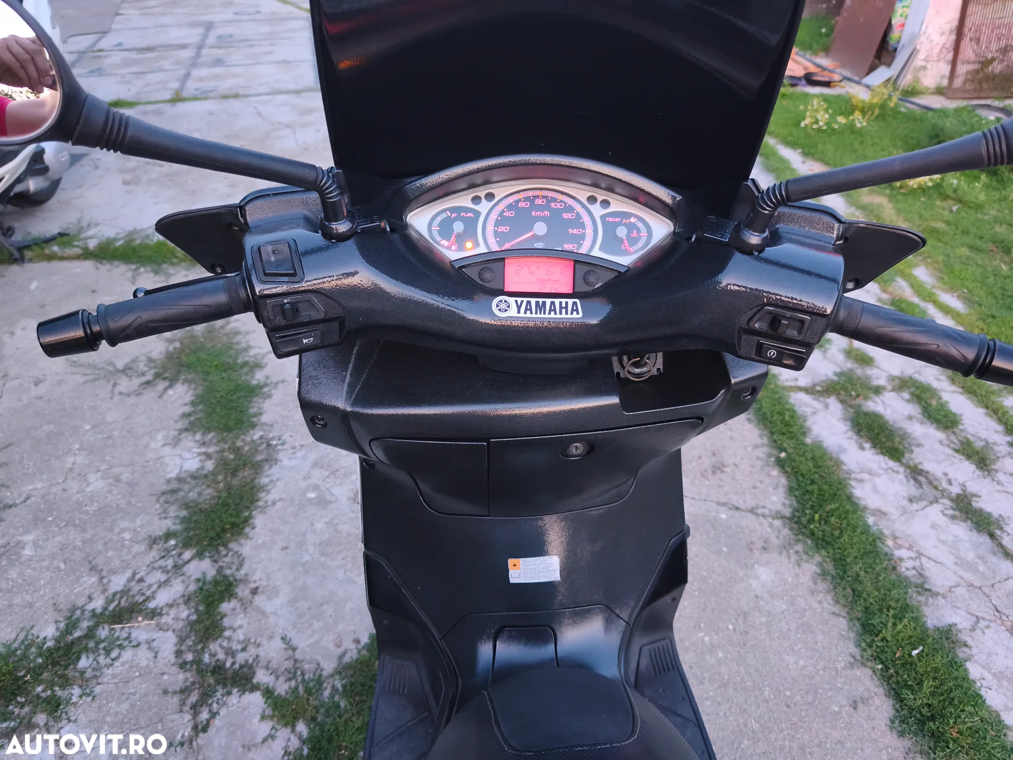 Yamaha XMAX 250 - 9