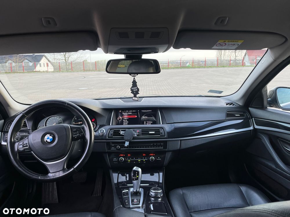 BMW Seria 5 520d xDrive - 11
