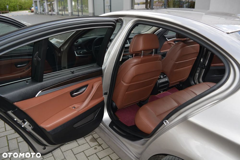 BMW Seria 5 528i xDrive Luxury Line - 27