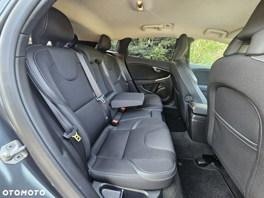 Volvo V40 D2 Momentum - 13